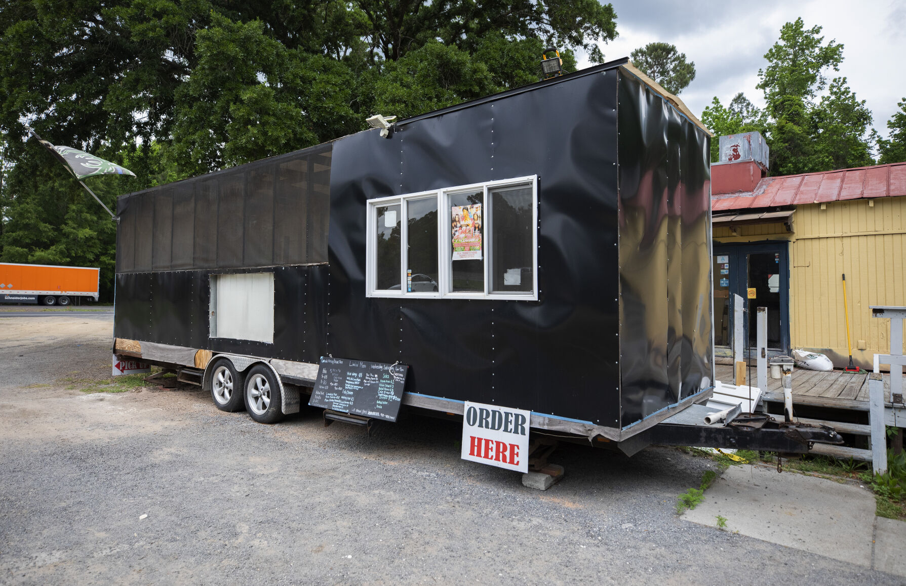 bbq trailer.jpg